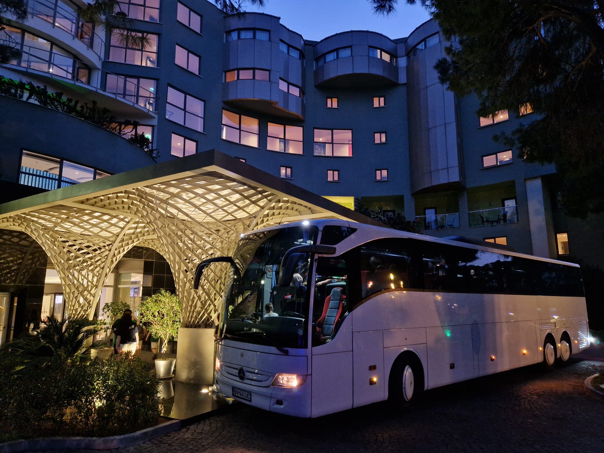 Autocar LST LucaBus pentru transport organizat al angajaților din Brașov