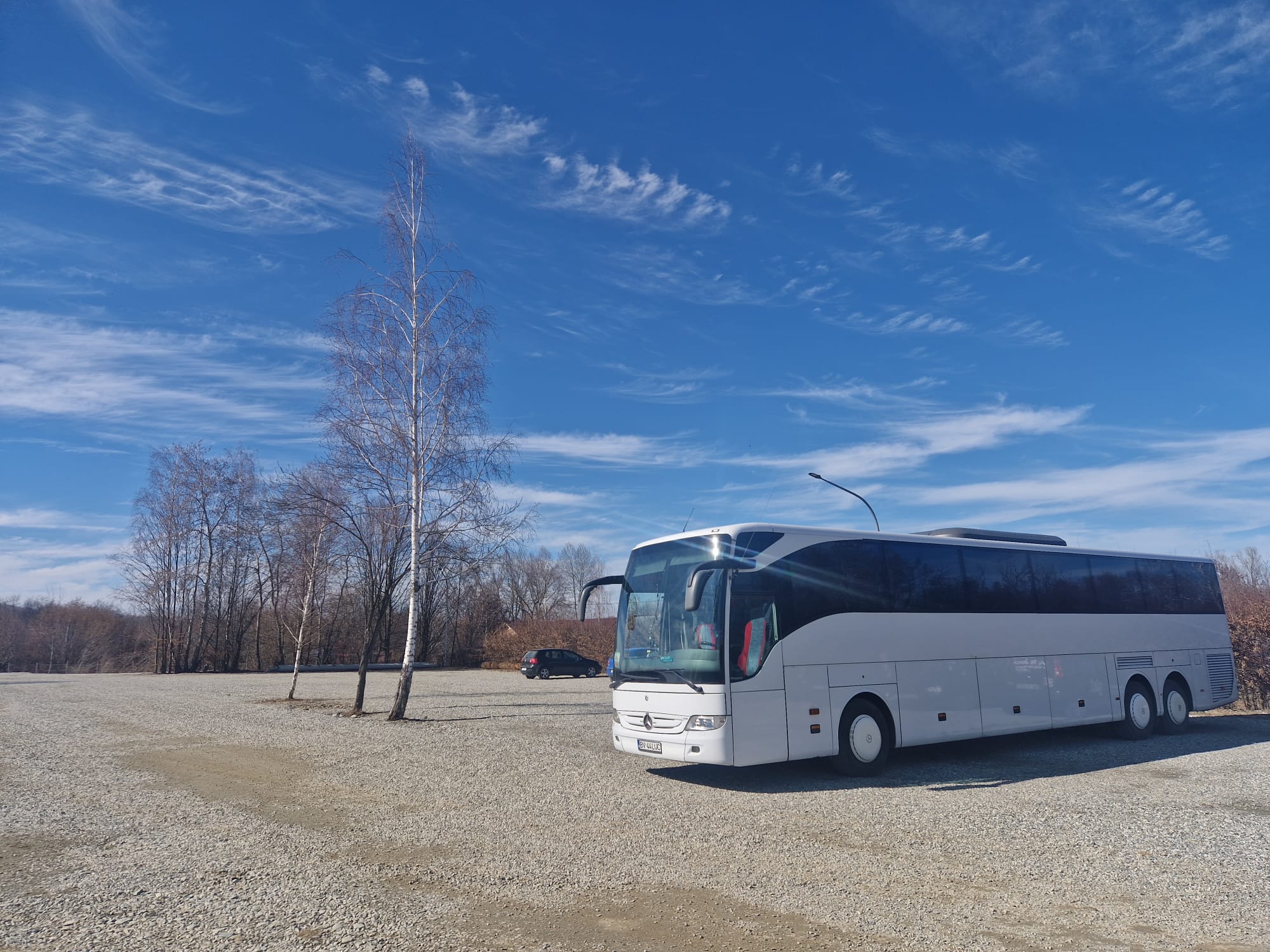 Autocar LST LucaBus pregătit pentru o excursie școlară din Brașov